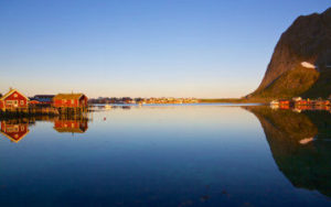 Soleil de minuit sur les îles Lofoten